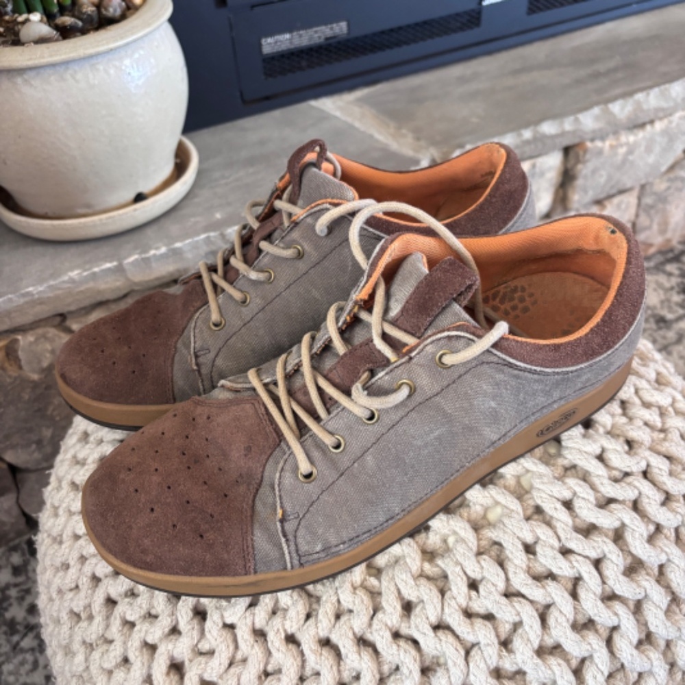 Chaco Men's SZ 11.5 Gray Brown Shoes Suede Canvas Lace Up - Picture 3 of 15